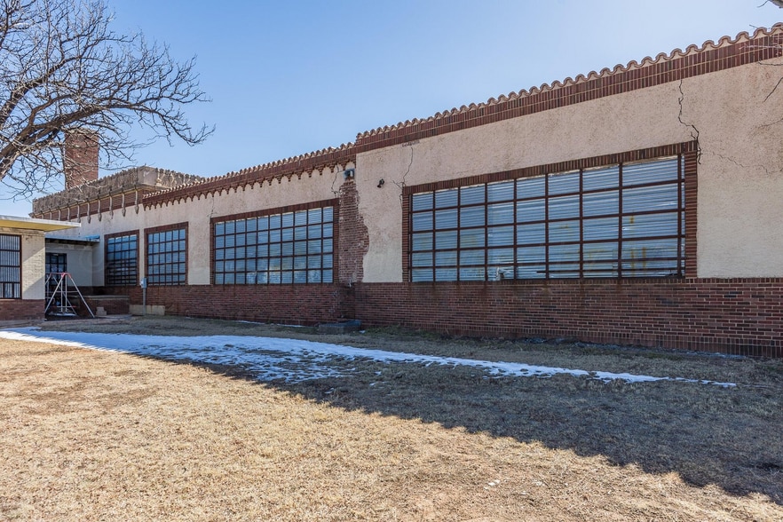 More Photos Of 2800 NW 9th St, Amarillo Schools For Sale