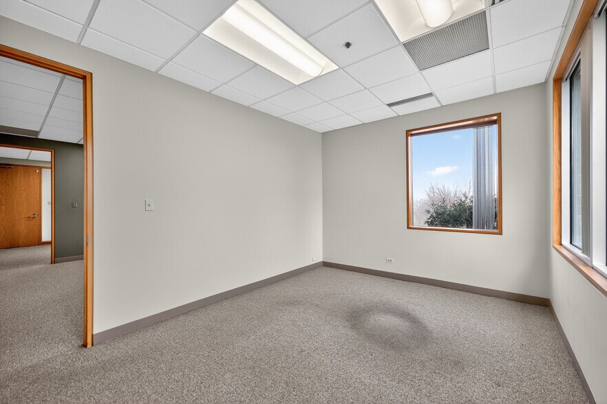 More Photos Of 290 Springfield Dr, Bloomingdale Medical For Lease