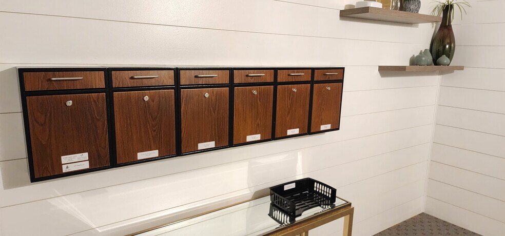 More Photos Of 2144 S Macarthur Blvd, Springfield Office For Lease