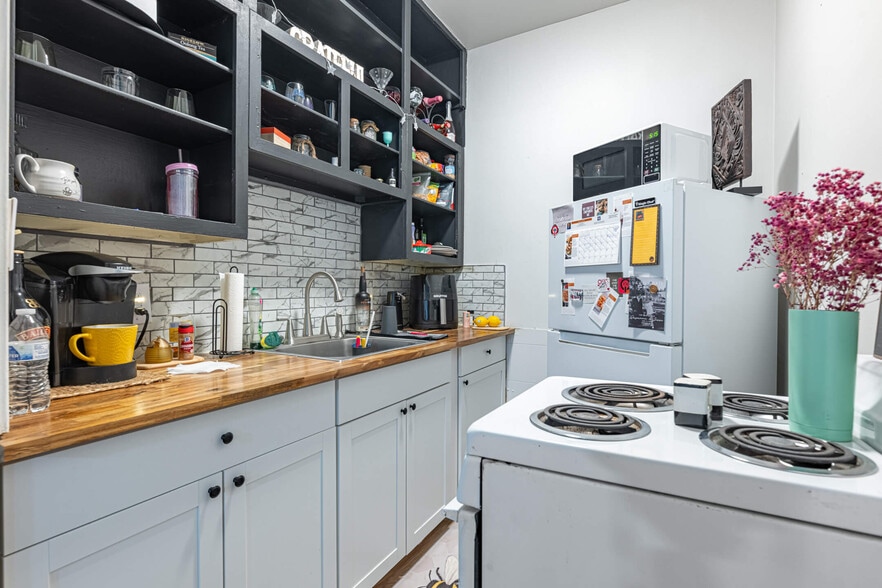 More Photos Of 2119 Central Ave, Middletown Office For Sale