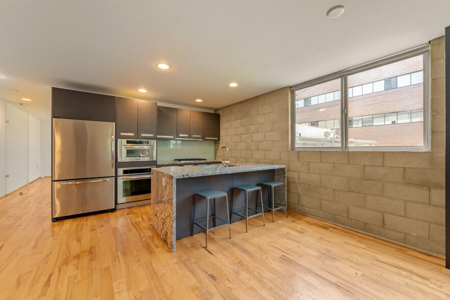 More Photos Of 631 N Larchmont Blvd #3, Los Angeles Office Residential For Lease