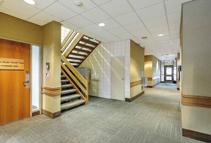 More Photos Of 1150 New London Ave, Cranston Office For Lease