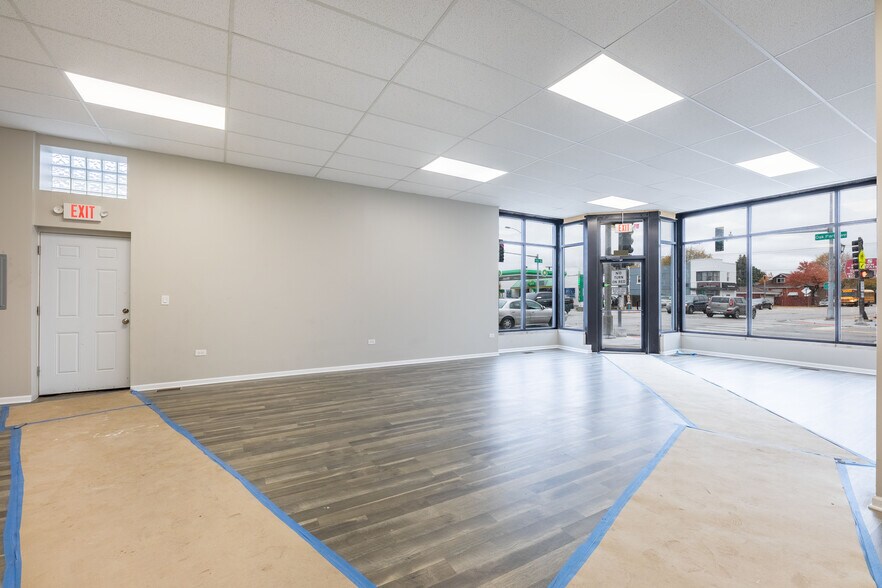 More Photos Of 1547 S Oak Park Ave, Berwyn Storefront Retail Residential For Lease