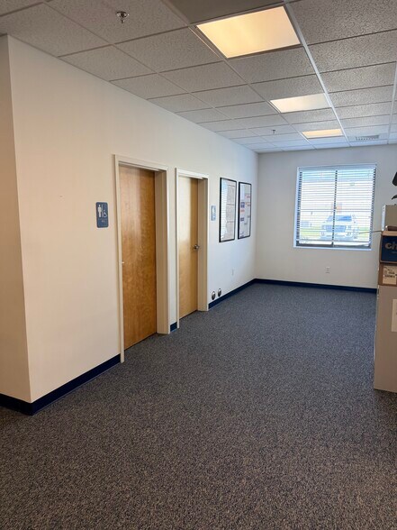 More Photos Of 70 Zachary Rd, Manchester Research And Development For Sale