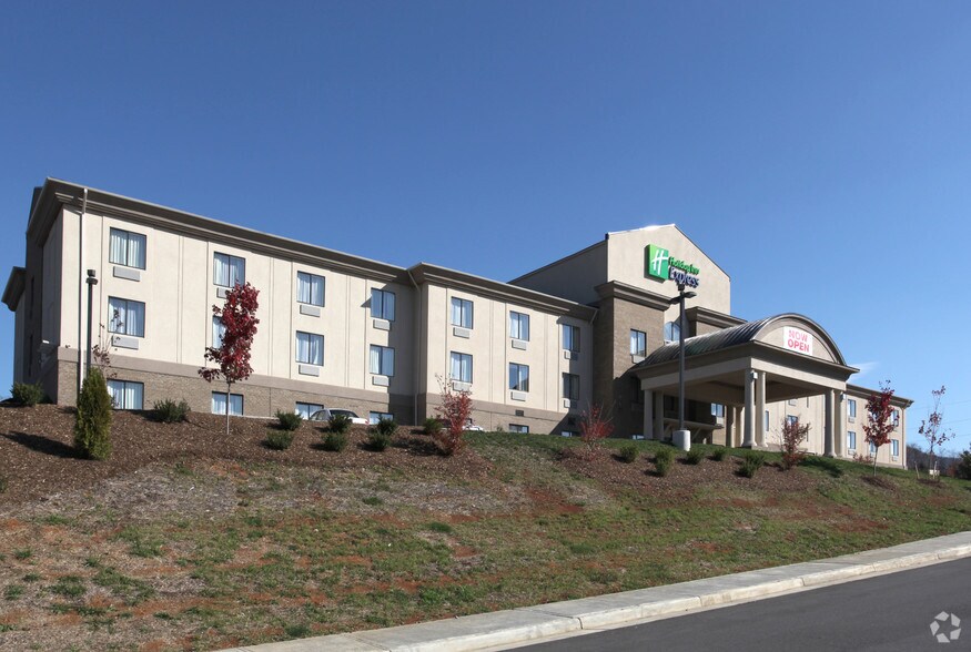 More Photos Of 3200 Lee Hwy, Troutville Hotel For Sale