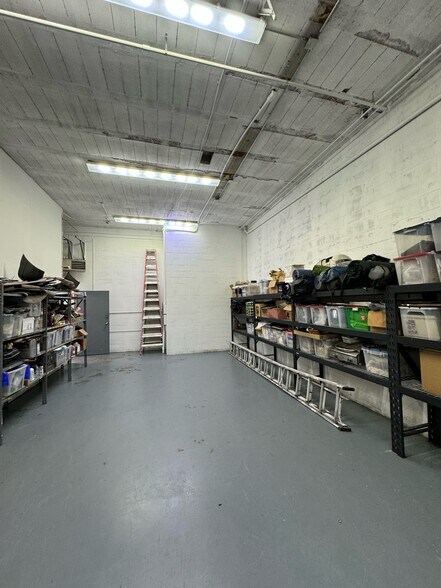 More Photos Of 1109 N 36th St, Seattle Warehouse For Lease