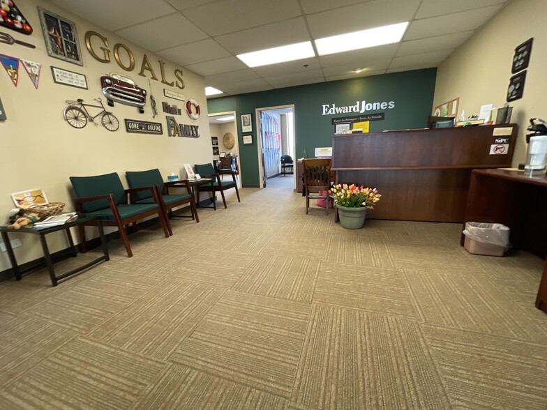 More Photos Of 1699 Wall St, Mount Prospect Office For Lease