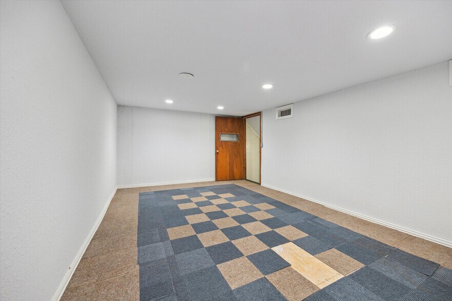 More Photos Of 316 Broadway St, Houston Flex For Sale
