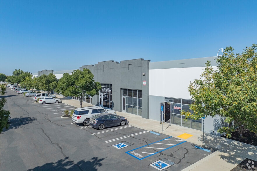 More Photos Of 280 E Larch Rd, Tracy Warehouse For Lease