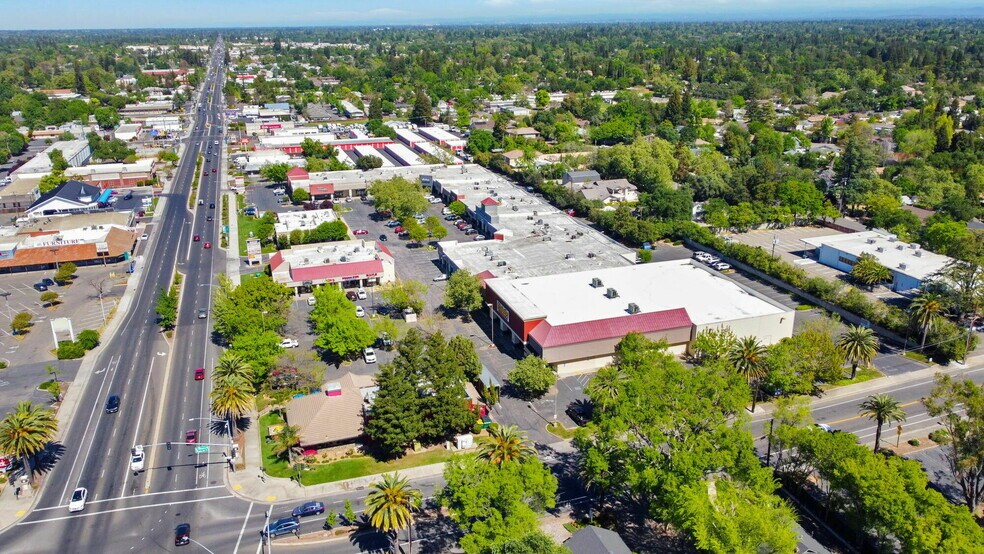 More Photos Of 6400 Fair Oaks Blvd, Carmichael Restaurant For Sale