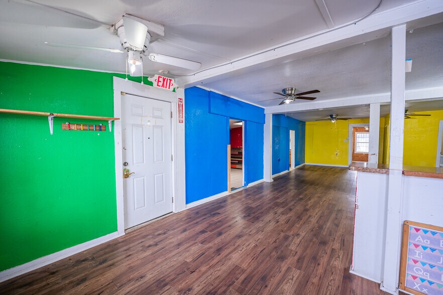 More Photos Of 7036 US Highway 87, San Antonio General Retail For Lease