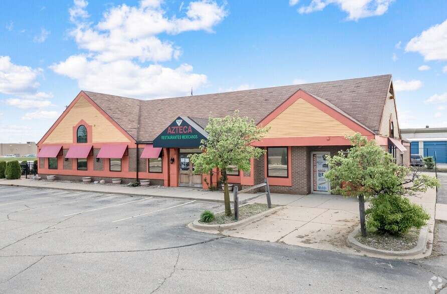 More Photos Of 13100 Hall Rd, Sterling Heights Restaurant For Lease