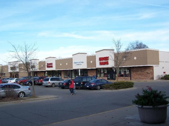 Primary Photo Of 204-212 N Michigan Ave, Big Rapids Storefront For Lease