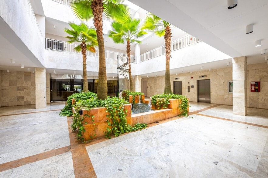 More Photos Of 4500 Biscayne Blvd, Miami Office For Sale