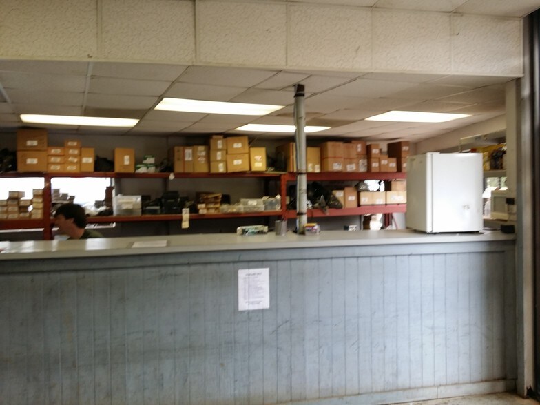 More Photos Of 606 N Loop 336 E, Conroe Auto Repair For Sale