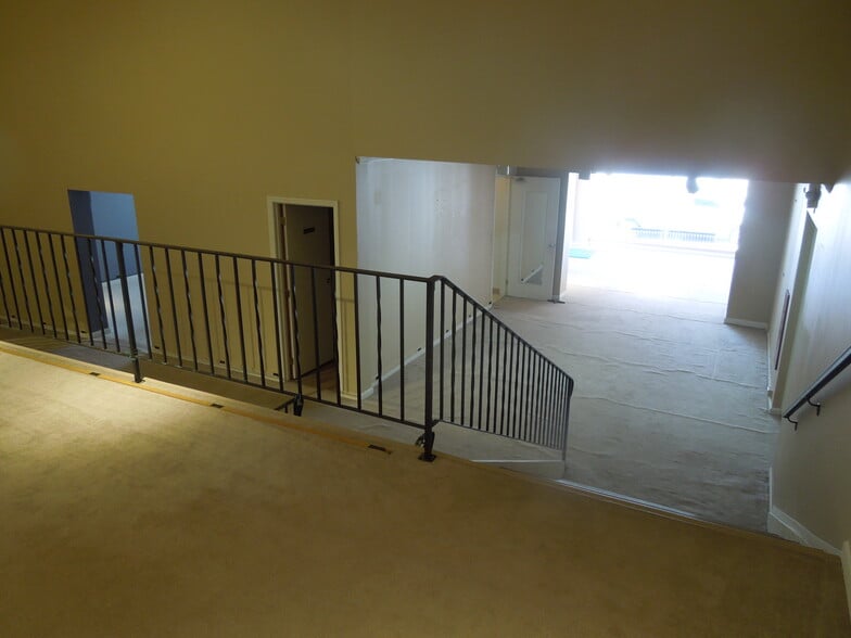 More Photos Of 15 N High St, Covington Storefront For Sale