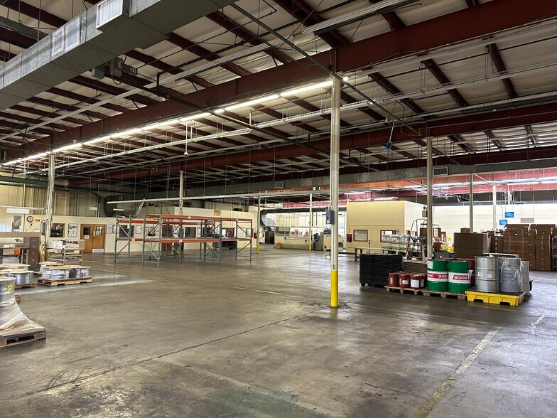 More Photos Of 3734 International Blvd, Brownsville Distribution For Lease