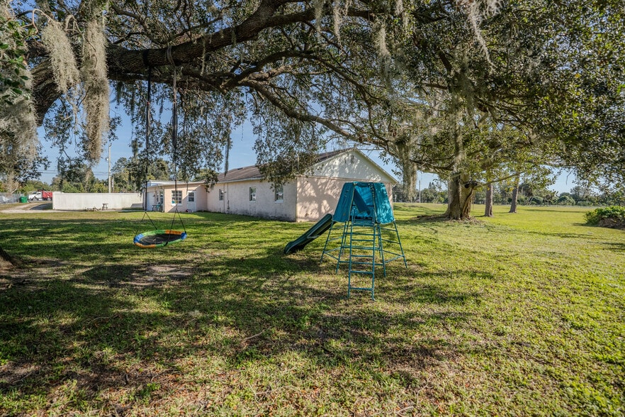 More Photos Of 5995 N Courtenay Pky, Merritt Island Light Manufacturing For Sale