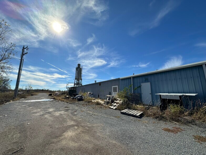 More Photos Of 611 Azalea Dr, Muskogee Warehouse For Sale