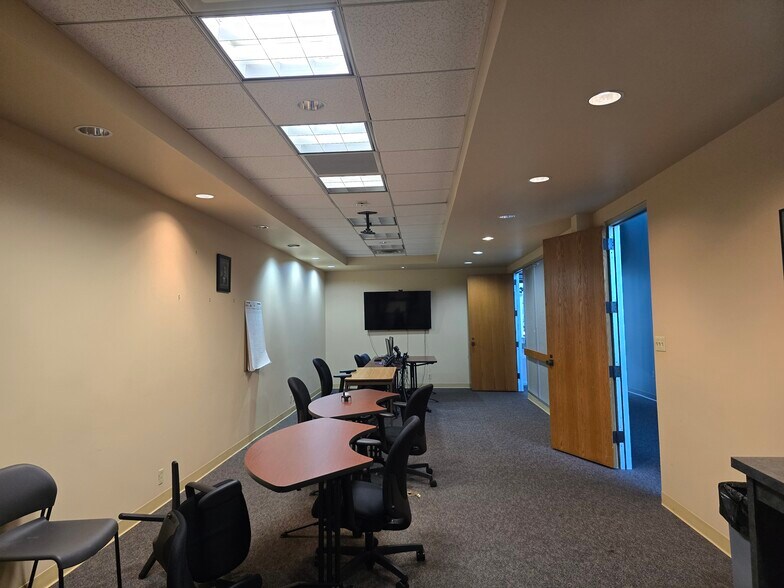 More Photos Of 3920 Whitebrook Dr, Memphis Bank For Sale