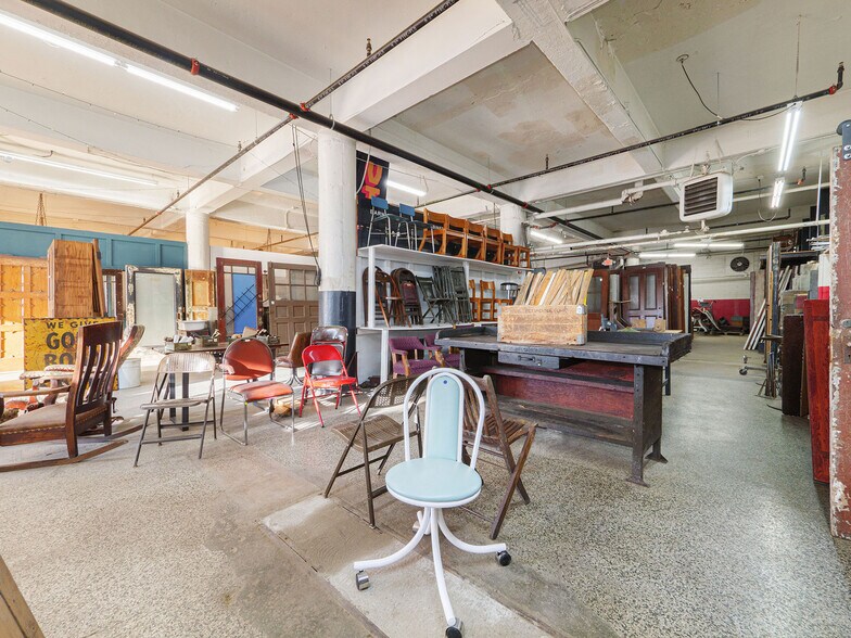 More Photos Of 11500 Joseph Campau St, Hamtramck Auto Dealership For Sale