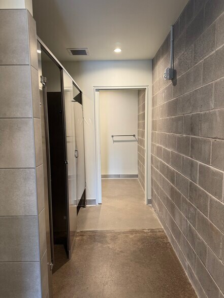 More Photos Of 124 NW 12th St, Oklahoma City Office For Lease