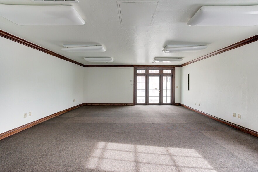 More Photos Of 1319 N Classen Dr, Oklahoma City Office For Lease