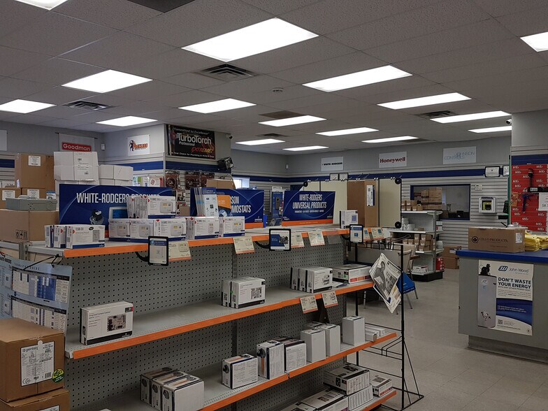 More Photos Of 549 First St, London Warehouse For Lease