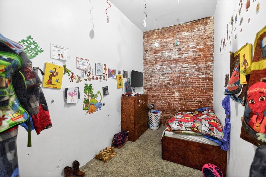 More Photos Of 100 Main St, Moro Specialty For Sale