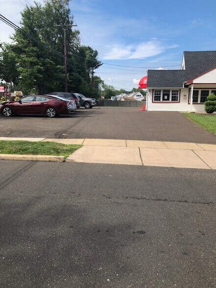 More Photos Of 1 Plumbridge Dr, Levittown Office Residential For Sale