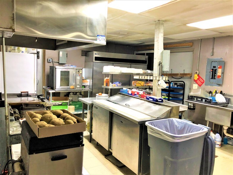 More Photos Of 10490 Beals Chapel Rd, Lenoir City Convenience Store For Sale