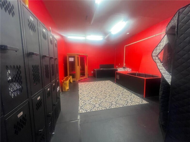More Photos Of 105 S Mantorville Ave, Kasson Service For Sale