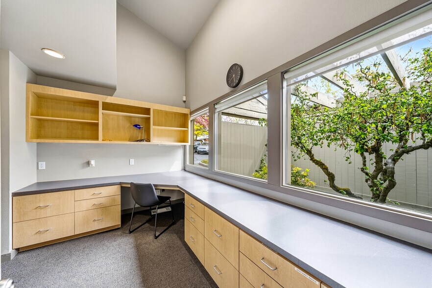 More Photos Of 537 Murphy Rd, Medford Medical For Lease