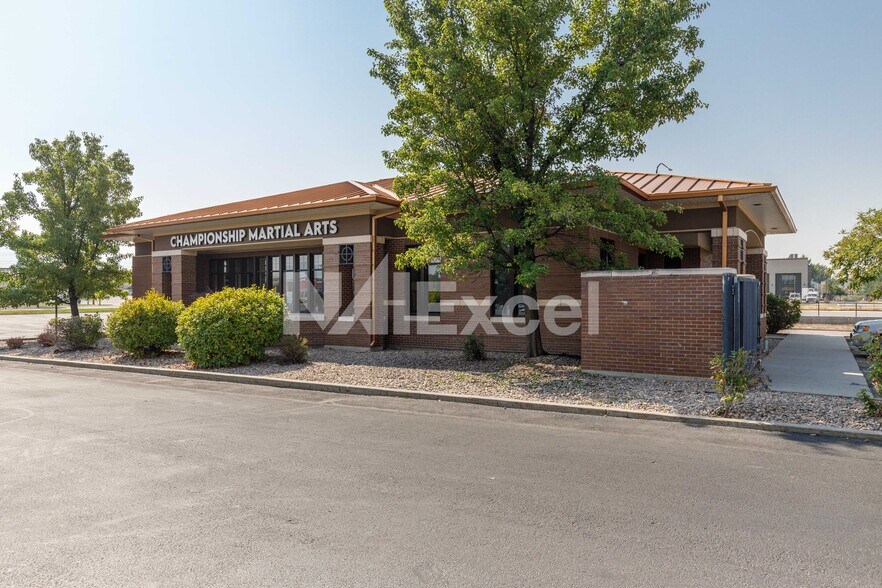 More Photos Of 2106 W 1800 N, Clinton Bank For Lease