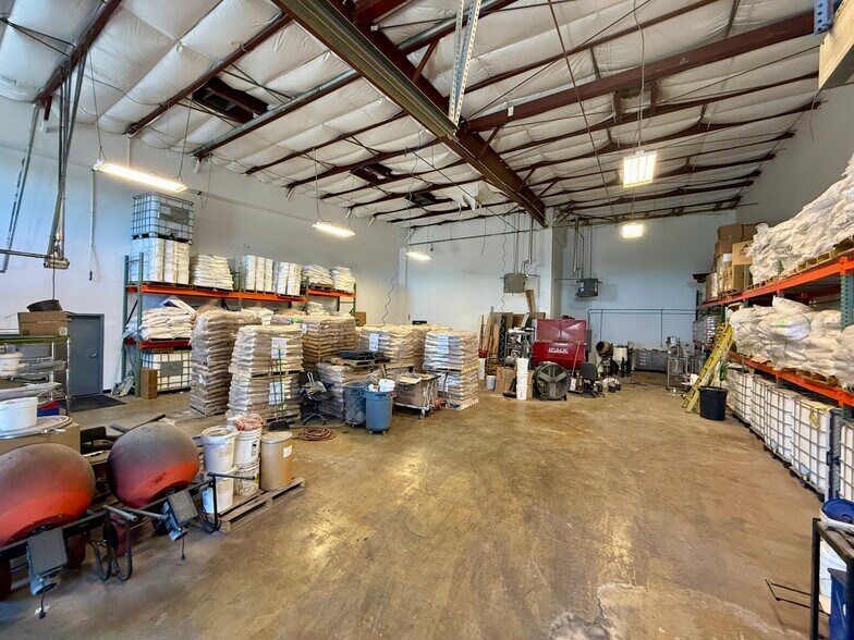 More Photos Of 190 N Cutler Dr, North Salt Lake Warehouse For Lease