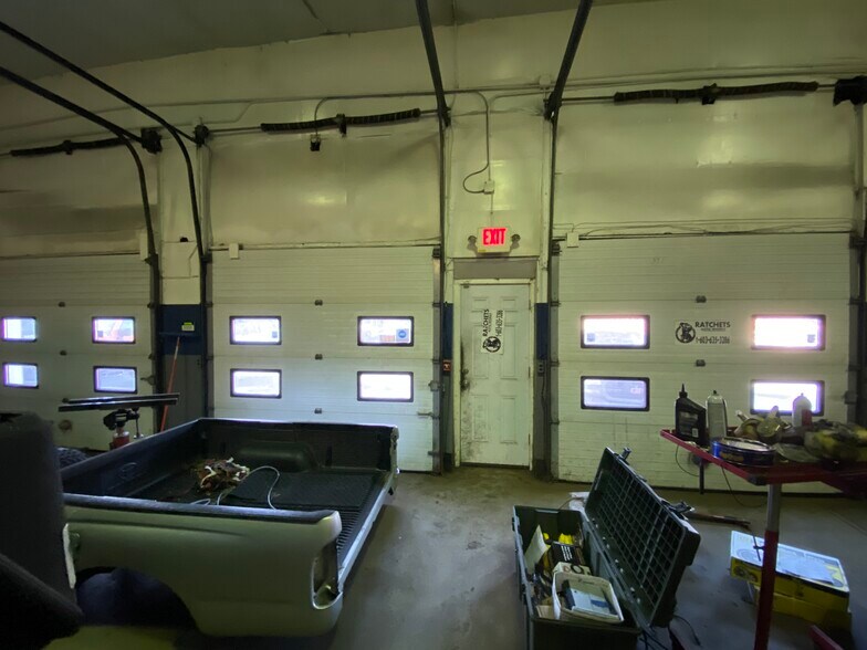 More Photos Of 29 Bridge St, Pelham Auto Dealership For Lease