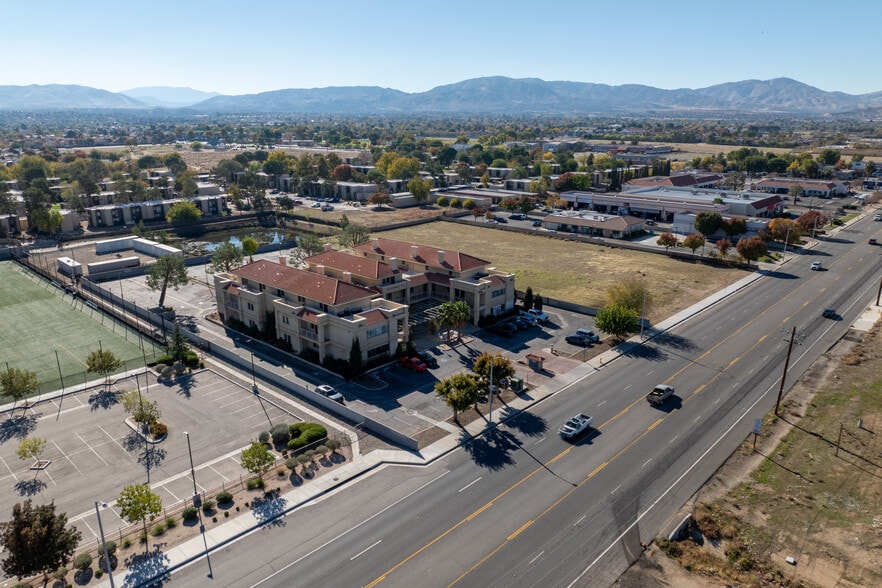 More Photos Of 3166 E Palmdale Blvd, Palmdale Office For Sale