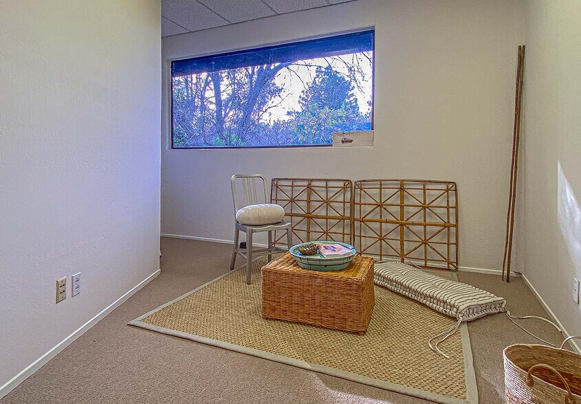 More Photos Of 4 Commercial Blvd, Novato Manufacturing For Lease
