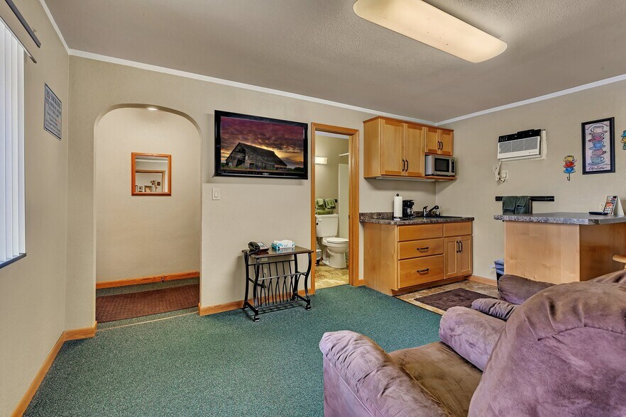 More Photos Of 720 Highway 10, Saint Cloud Hospitality For Sale