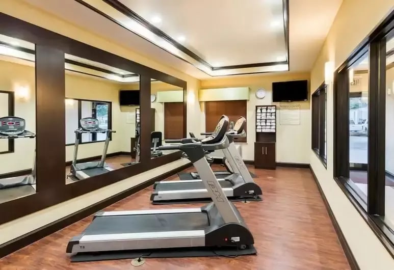 More Photos Of 120 S Main St, Jewett Hotel For Sale