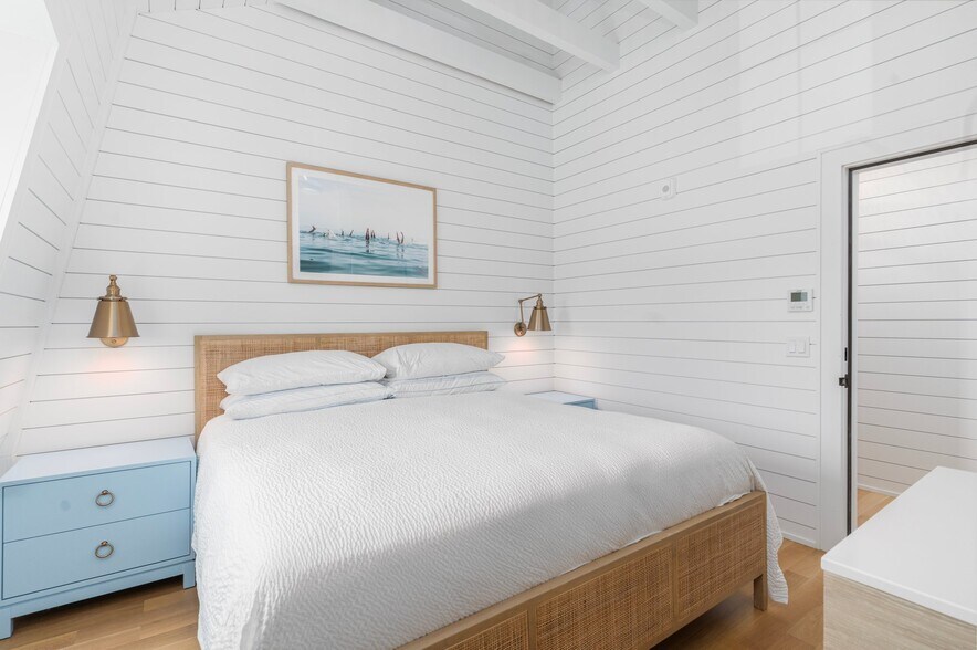 More Photos Of 212 Water St, Block Island Storefront For Sale