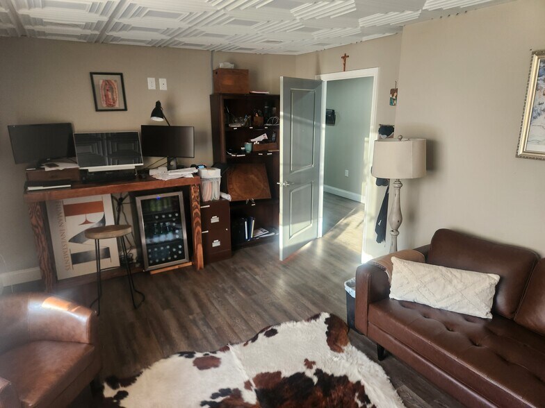 More Photos Of 20-40 E 8th St, Front Royal Flex For Sale