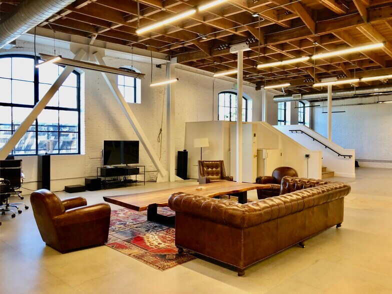 More Photos Of 2143 Bay St, Los Angeles Office For Lease