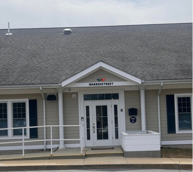 Primary Photo Of 4 Cresent St, Concord Medical For Sale