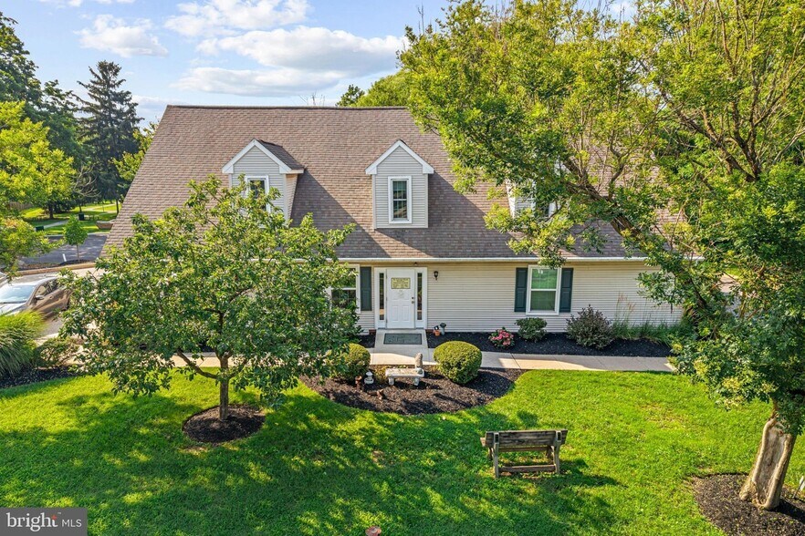 More Photos Of 405 W Wayne Ave, Wayne Office Residential For Sale