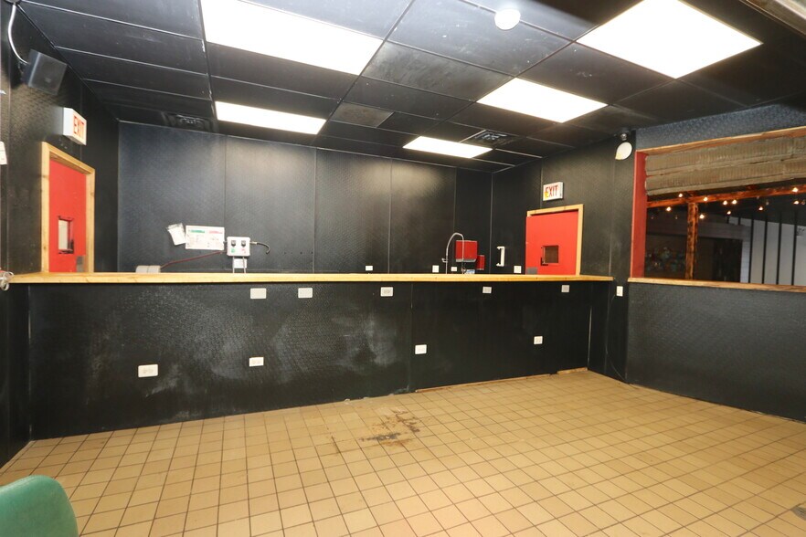 More Photos Of 1215 N Milwaukee Ave, Chicago Storefront For Lease