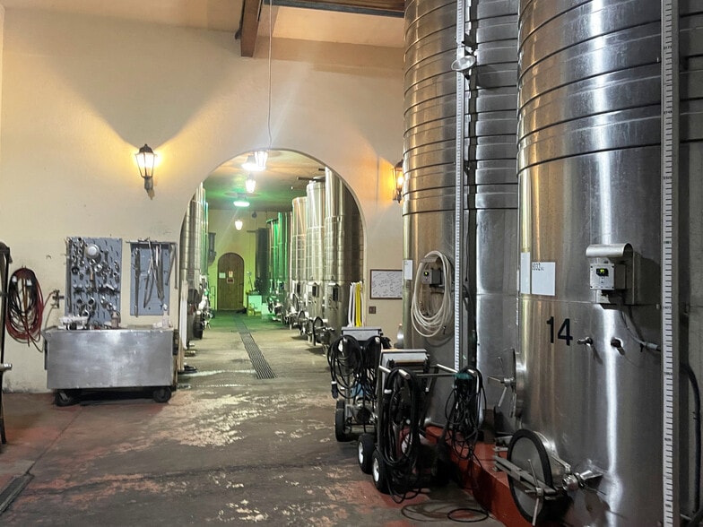 More Photos Of 27012 Briggs Hill Rd, Eugene Winery Vineyard For Sale