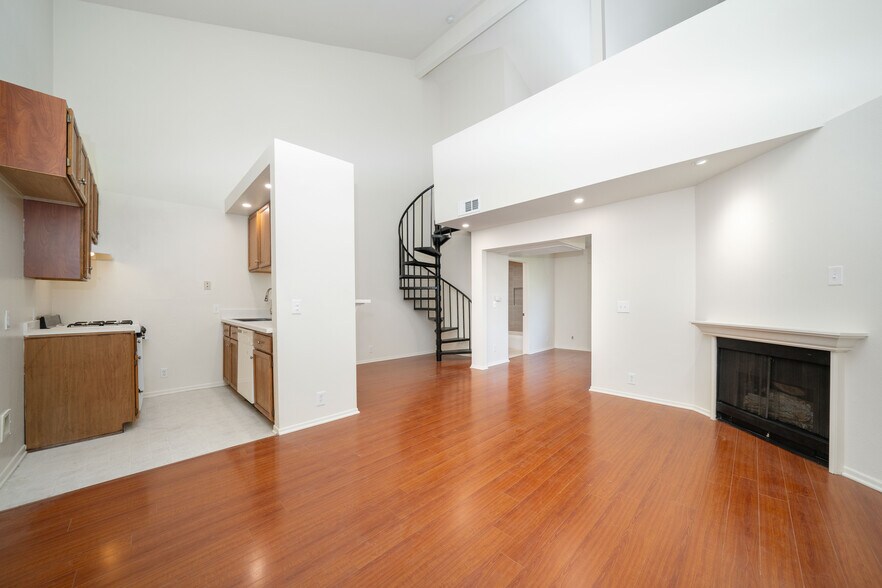 More Photos Of 4651 Cahuenga Blvd, North Hollywood Apartments For Sale