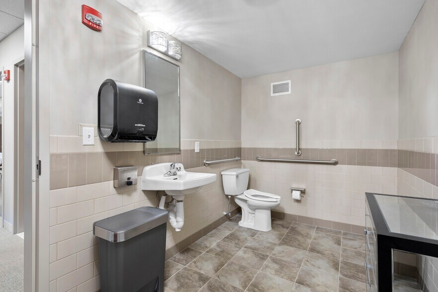 More Photos Of 22 Clinton Ave, Albany Office For Sale