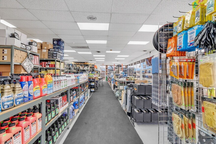 More Photos Of 1475 S Newburgh Rd, Westland Light Distribution For Sale